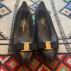 Salvatore Ferragamo Flats 8.5 in EUC Vintage